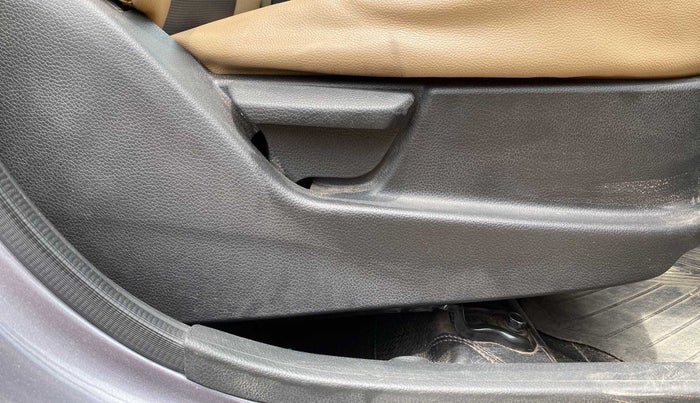 2018 Hyundai Eon ERA +, Petrol, Manual, 82,830 km, Driver Side Adjustment Panel