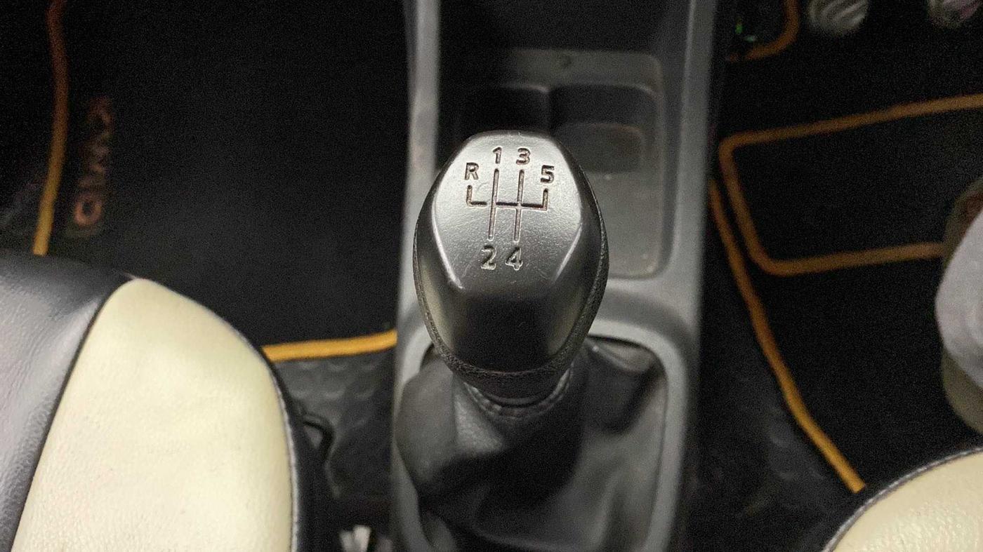 2016 Renault Kwid RXL, Petrol, Manual, 39,327 km, Gear Lever