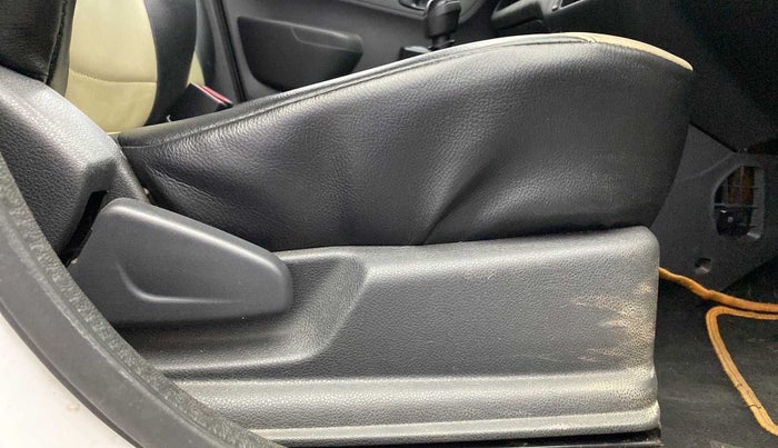 2016 Renault Kwid RXL, Petrol, Manual, 39,327 km, Driver Side Adjustment Panel