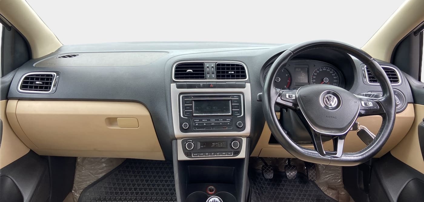 2014 Volkswagen Polo HIGHLINE1.2L, Petrol, Manual, 69,285 km, Dashboard