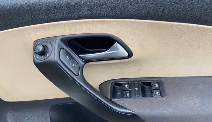 2014 Volkswagen Polo HIGHLINE1.2L, Petrol, Manual, 69,285 km, Driver Side Door Panels Control