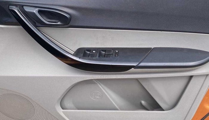 2018 Tata Tiago XT PETROL, Petrol, Manual, 71,137 km, Driver Side Door Panels Control