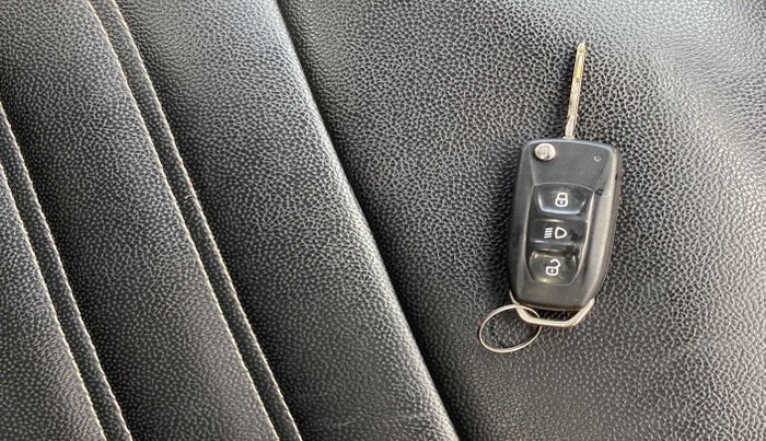 2018 Tata Tiago XT PETROL, Petrol, Manual, 71,137 km, Key Close Up