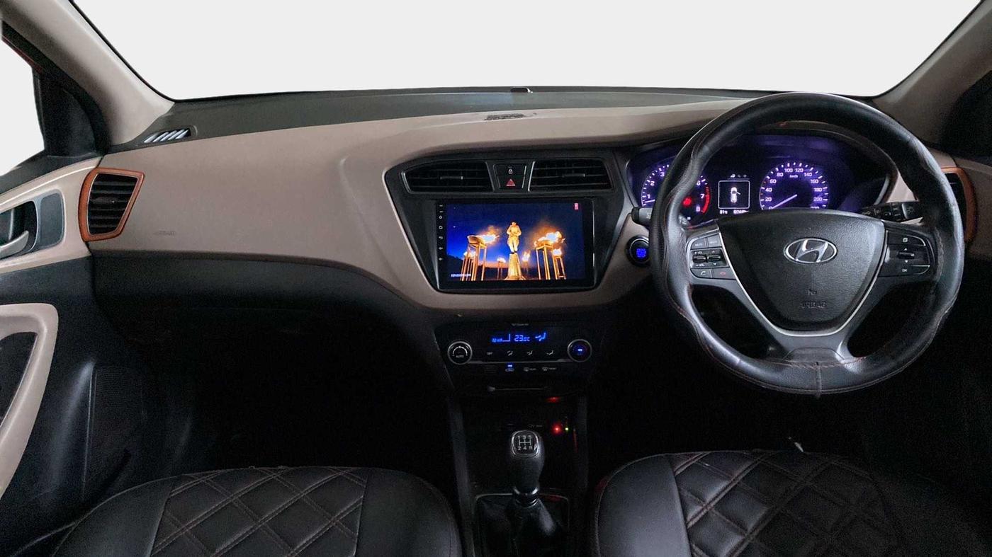 2015 Hyundai Elite i20 ASTA 1.2, CNG, Manual, 1,08,002 km, Dashboard