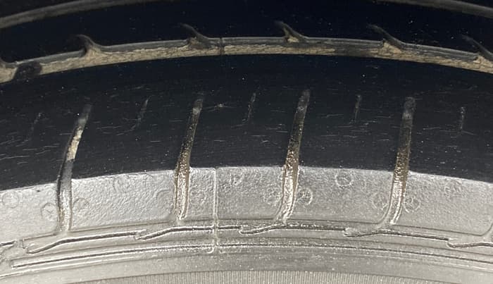 2021 Maruti Ciaz ZETA 1.5 SHVS MT PETROL, Petrol, Manual, 49,876 km, Left Rear Tyre Tread