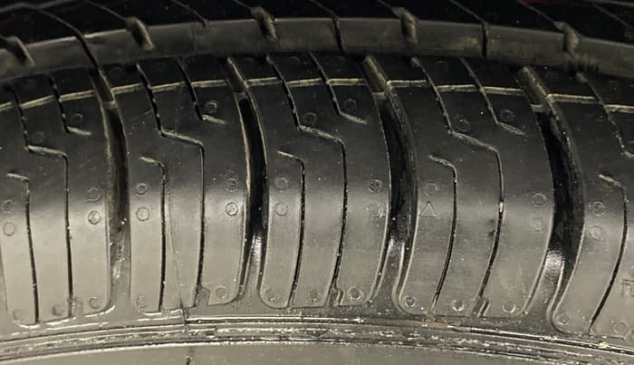 2021 Maruti Ciaz ZETA 1.5 SHVS MT PETROL, Petrol, Manual, 49,876 km, Left Front Tyre Tread