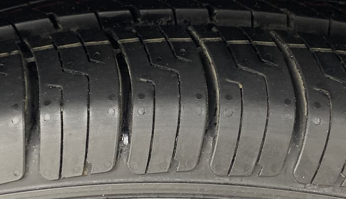 2021 Maruti Ciaz ZETA 1.5 SHVS MT PETROL, Petrol, Manual, 49,876 km, Right Front Tyre Tread