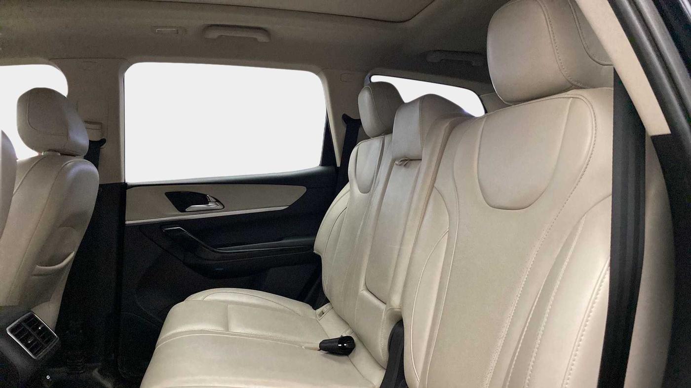 2022 Mahindra XUV700 AX 7 LUXURY D AWD AT 7 STR, Diesel, Automatic, 64,727 km, Right Side Rear Door Cabin