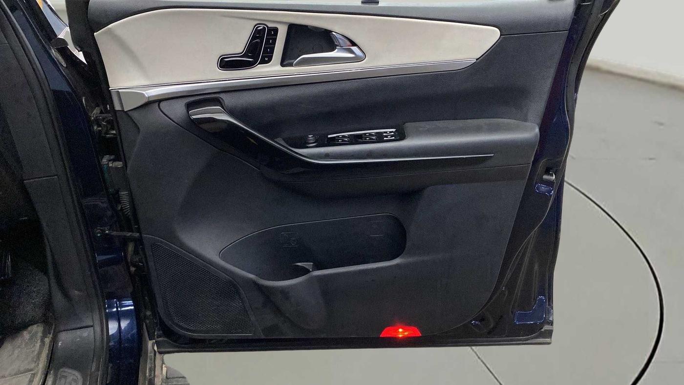2022 Mahindra XUV700 AX 7 LUXURY D AWD AT 7 STR, Diesel, Automatic, 64,727 km, Driver Side Door Panels Control