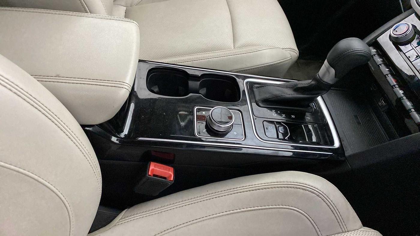 2022 Mahindra XUV700 AX 7 LUXURY D AWD AT 7 STR, Diesel, Automatic, 64,727 km, Gear Lever