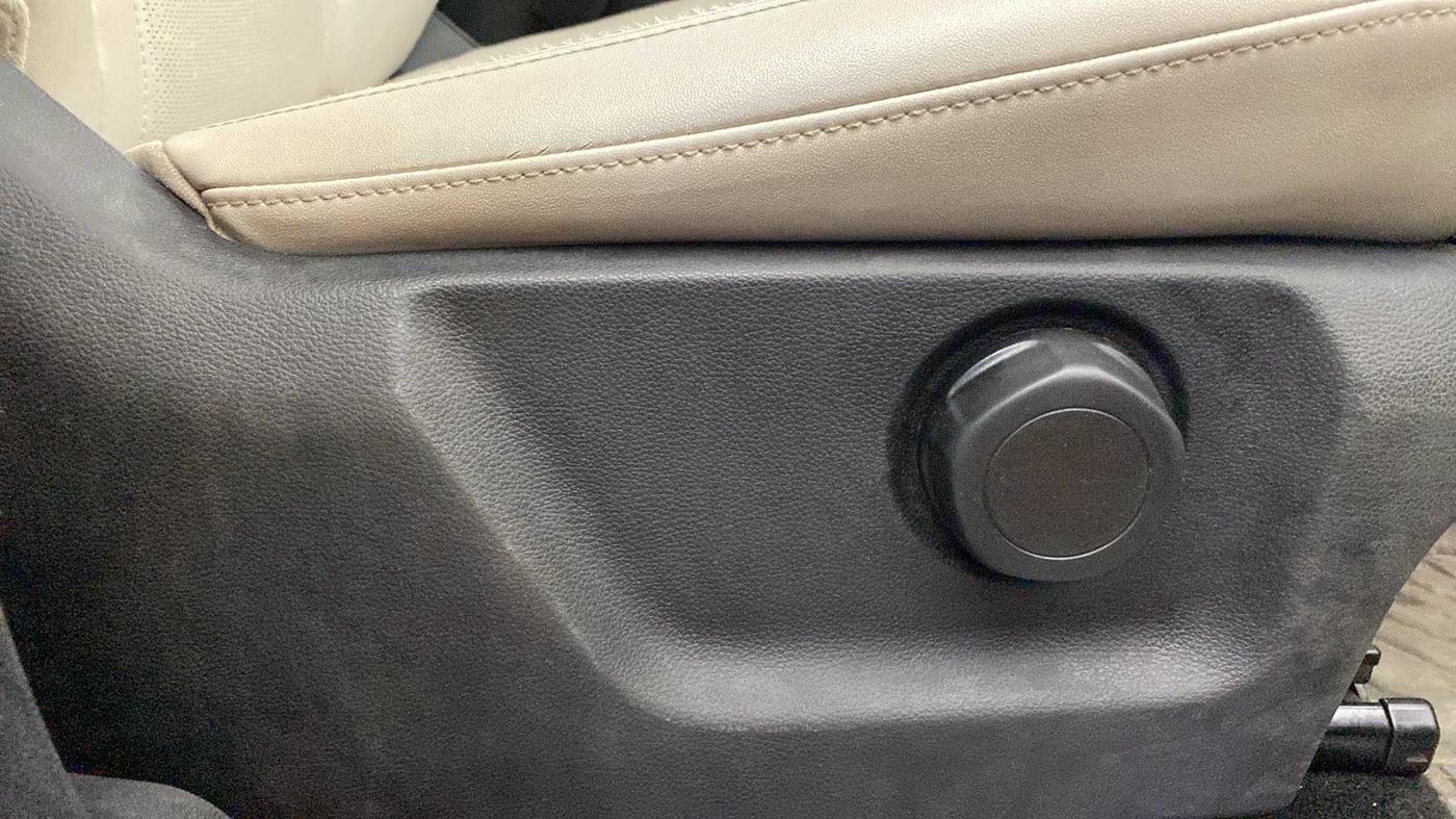 2022 Mahindra XUV700 AX 7 LUXURY D AWD AT 7 STR, Diesel, Automatic, 64,727 km, Driver Side Adjustment Panel