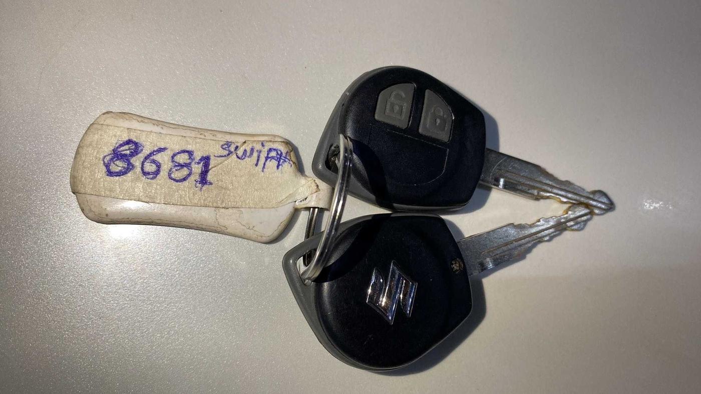 2016 Maruti Swift Dzire VXI, Petrol, Manual, 69,572 km, Key Close Up