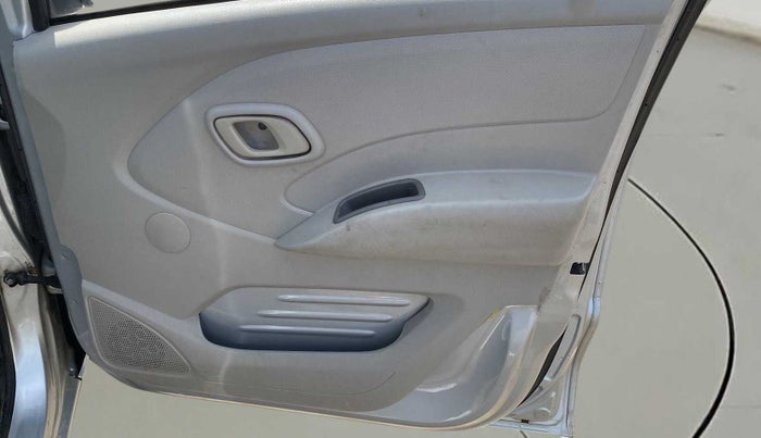 2016 Datsun Redi Go S, Petrol, Manual, 52,392 km, Driver Side Door Panels Control