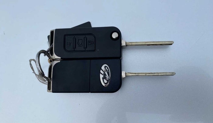 2013 Mahindra XUV500 W8, Diesel, Manual, 51,598 km, Key Close Up