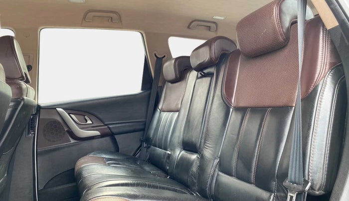 2013 Mahindra XUV500 W8, Diesel, Manual, 51,598 km, Right Side Rear Door Cabin