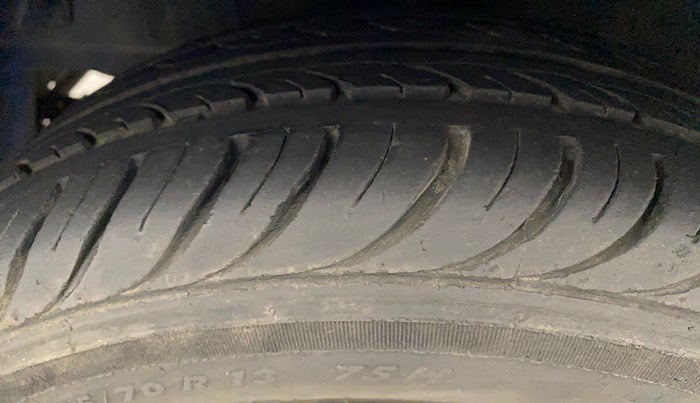 2012 Hyundai Eon MAGNA, Petrol, Manual, 26,429 km, Left Front Tyre Tread