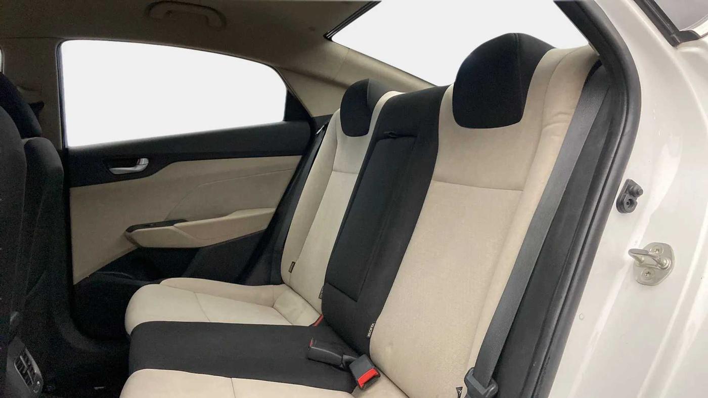 2018 Hyundai Verna 1.6 VTVT SX, Petrol, Manual, 66,936 km, Right Side Rear Door Cabin
