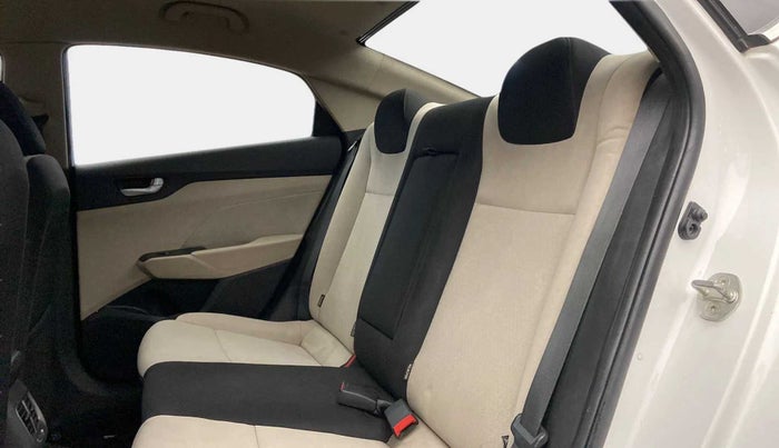 2018 Hyundai Verna 1.6 VTVT SX, Petrol, Manual, 66,936 km, Right Side Rear Door Cabin