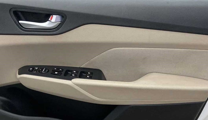 2018 Hyundai Verna 1.6 VTVT SX, Petrol, Manual, 66,936 km, Driver Side Door Panels Control