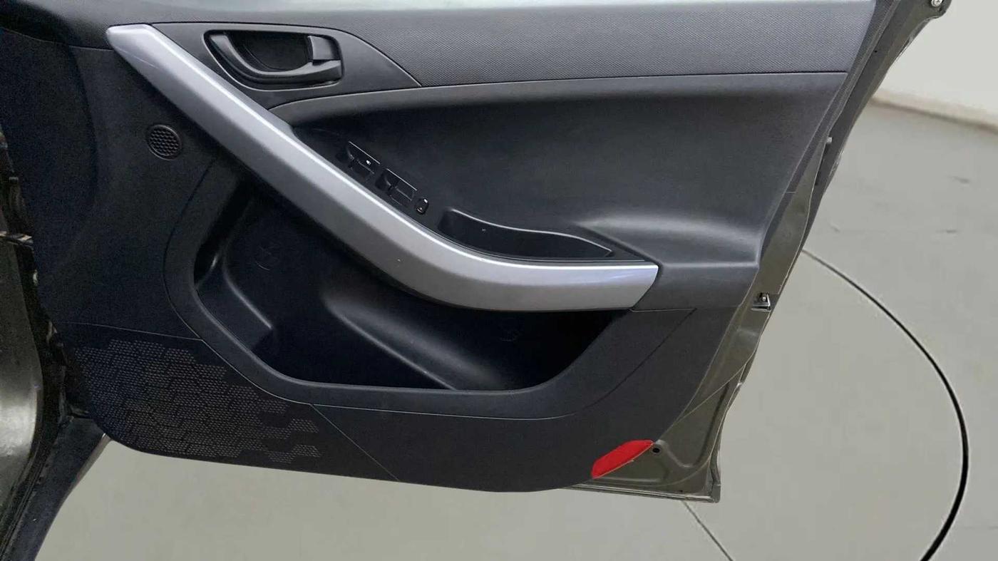 2020 Tata NEXON XMA DIESEL, Diesel, Automatic, 59,866 km, Driver Side Door Panels Control