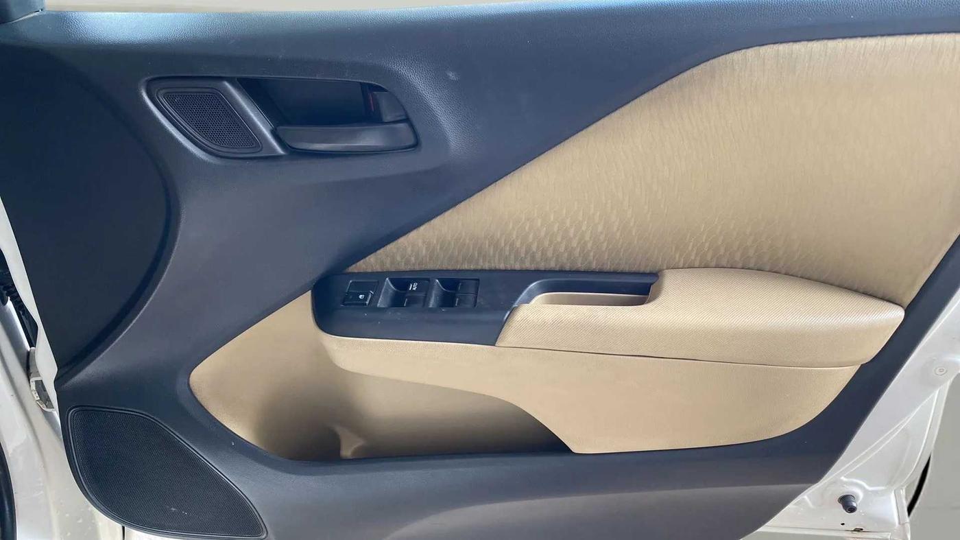 2014 Honda City 1.5L I-VTEC E MT, Petrol, Manual, 38,067 km, Driver Side Door Panels Control