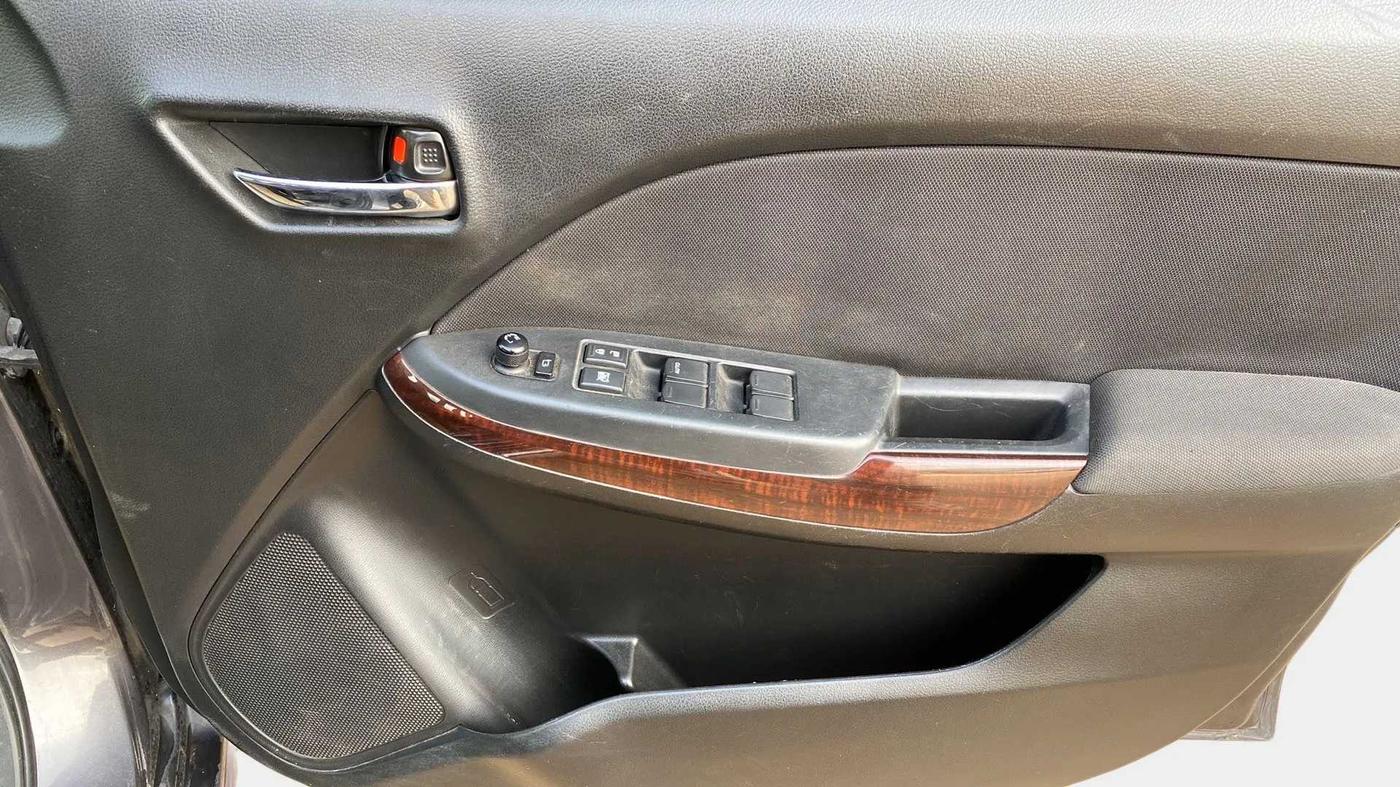2017 Maruti Baleno ZETA CVT PETROL 1.2, CNG, Automatic, 1,12,410 km, Driver Side Door Panels Control