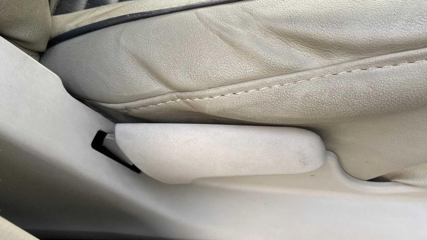2018 Maruti Celerio VXI CNG, CNG, Manual, 99,875 km, Driver Side Adjustment Panel