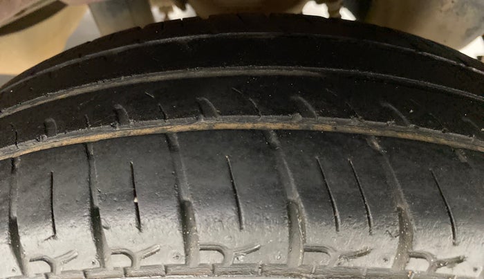 2014 Hyundai Eon D LITE PLUS, Petrol, Manual, 67,615 km, Left Rear Tyre Tread