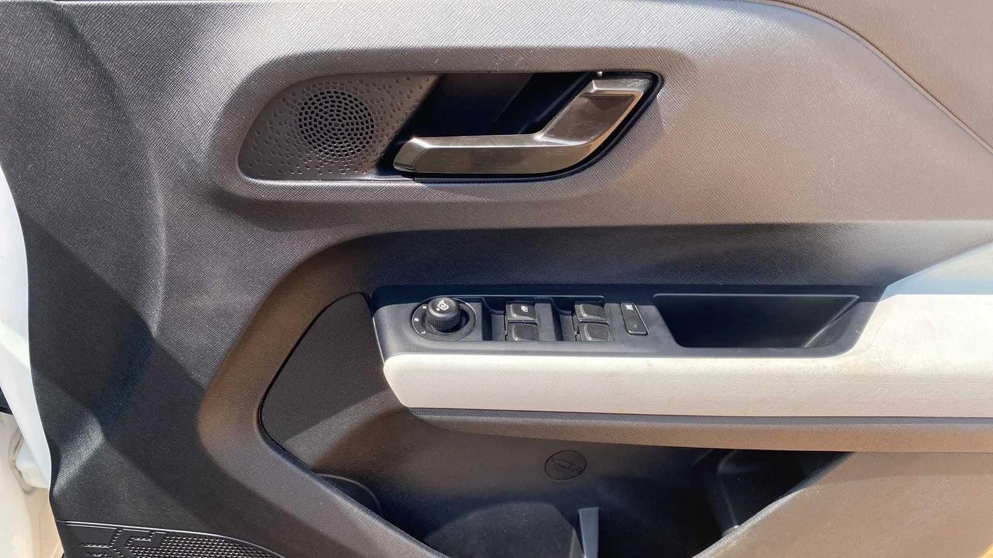 2021 Tata PUNCH ACCOMPLISHED AMT, Petrol, Automatic, 8,945 km, Driver Side Door Panels Control