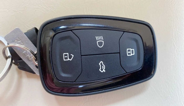 2021 Tata PUNCH ACCOMPLISHED AMT, Petrol, Automatic, 8,945 km, Key Close Up