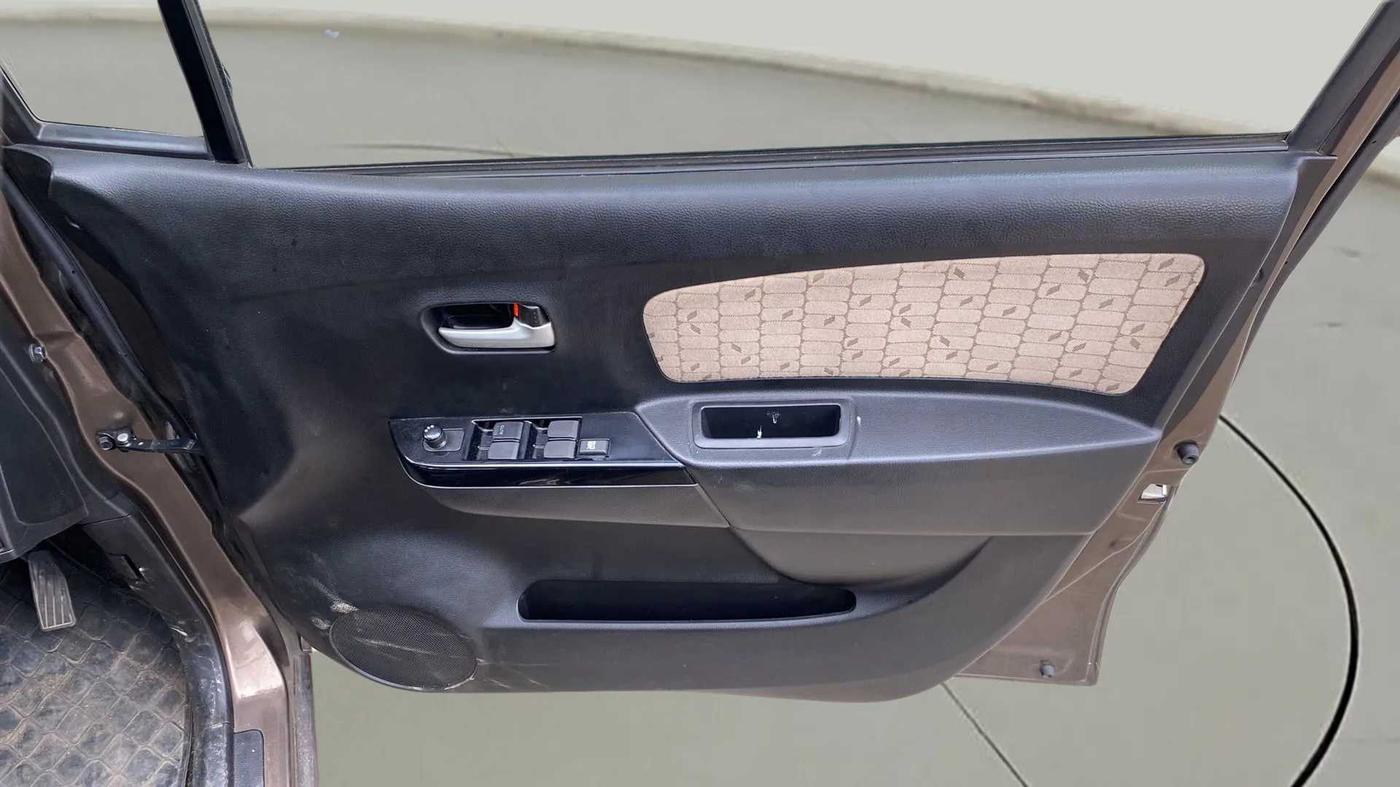 2017 Maruti Wagon R 1.0 VXI AMT, Petrol, Automatic, 16,730 km, Driver Side Door Panels Control
