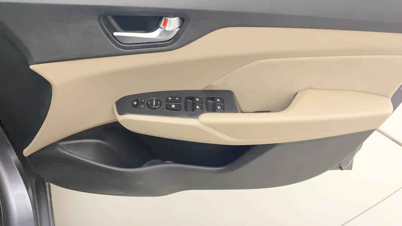 2019 Hyundai Verna 1.6 VTVT SX + AT, Petrol, Automatic, 70,585 km, Driver Side Door Panels Control