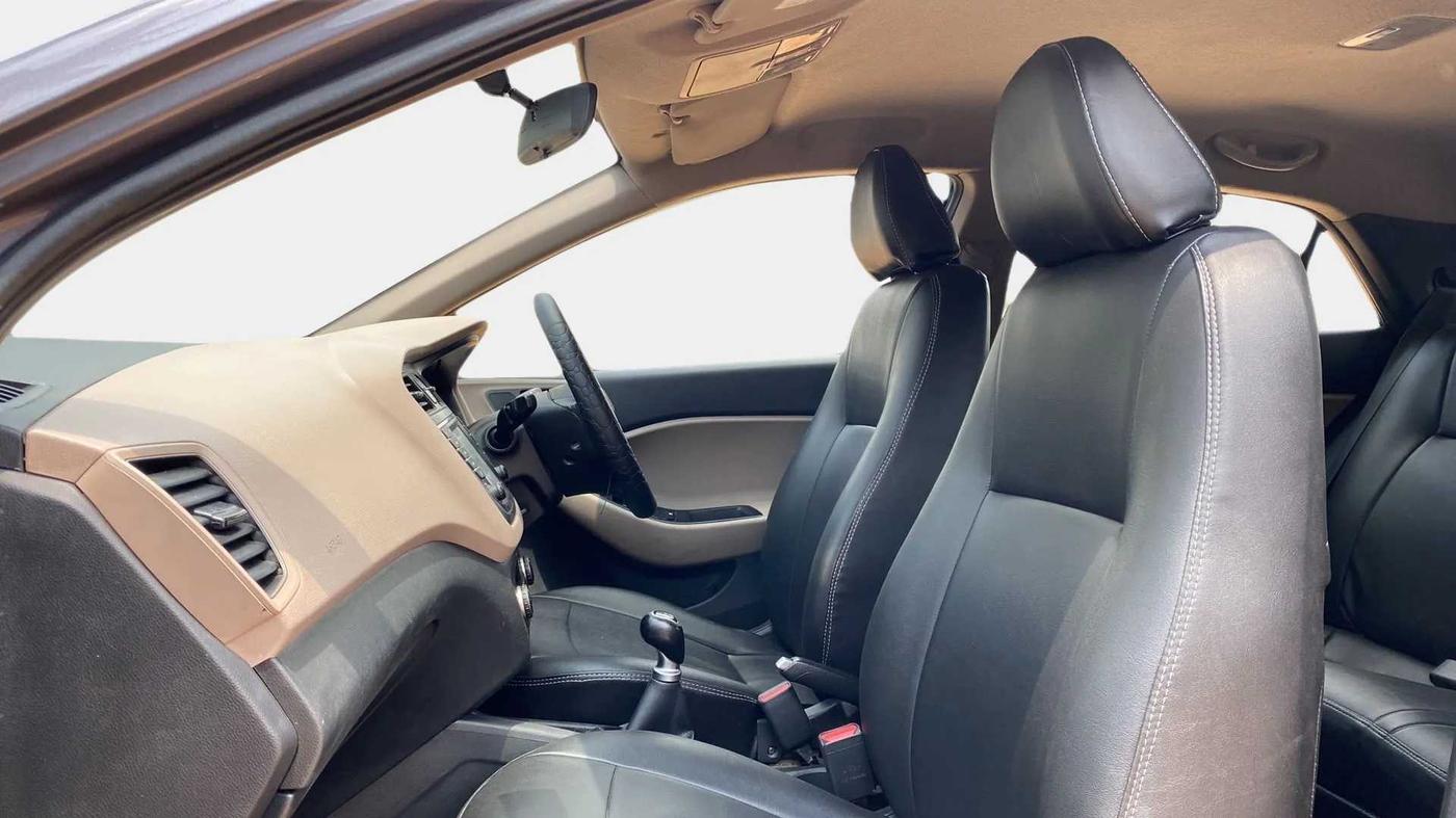 2017 Hyundai Elite i20 ASTA 1.2 (O), Petrol, Manual, 85,988 km, Right Side Front Door Cabin