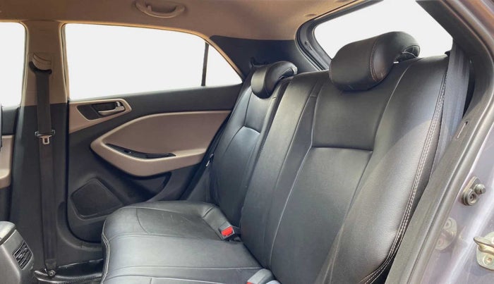 2017 Hyundai Elite i20 ASTA 1.2 (O), Petrol, Manual, 85,988 km, Right Side Rear Door Cabin