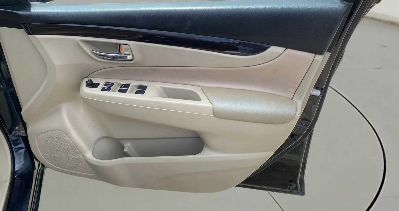 2018 Maruti Ciaz SIGMA 1.4 MT PETROL, Petrol, Manual, 24,018 km, Driver Side Door Panels Control