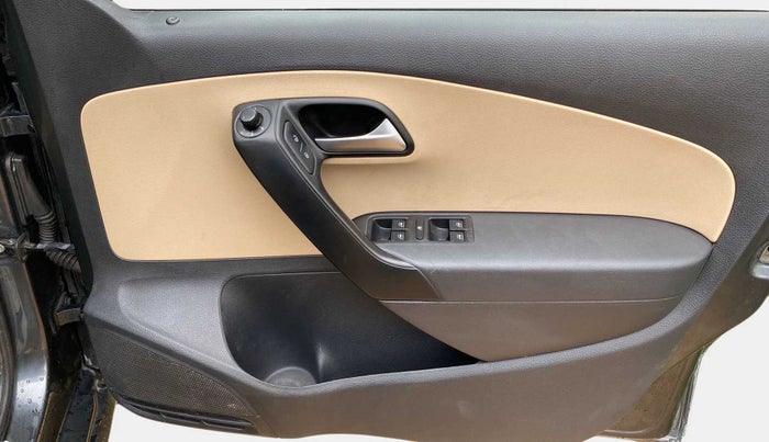 2017 Volkswagen Ameo HIGHLINE1.5L, CNG, Manual, 1,08,064 km, Driver Side Door Panels Control