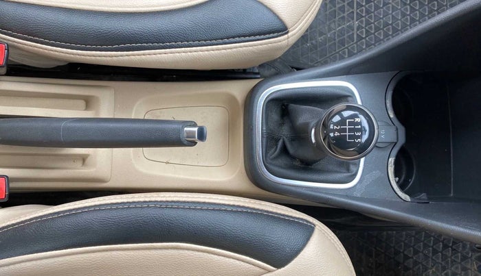 2017 Volkswagen Ameo HIGHLINE1.5L, CNG, Manual, 1,08,064 km, Gear Lever