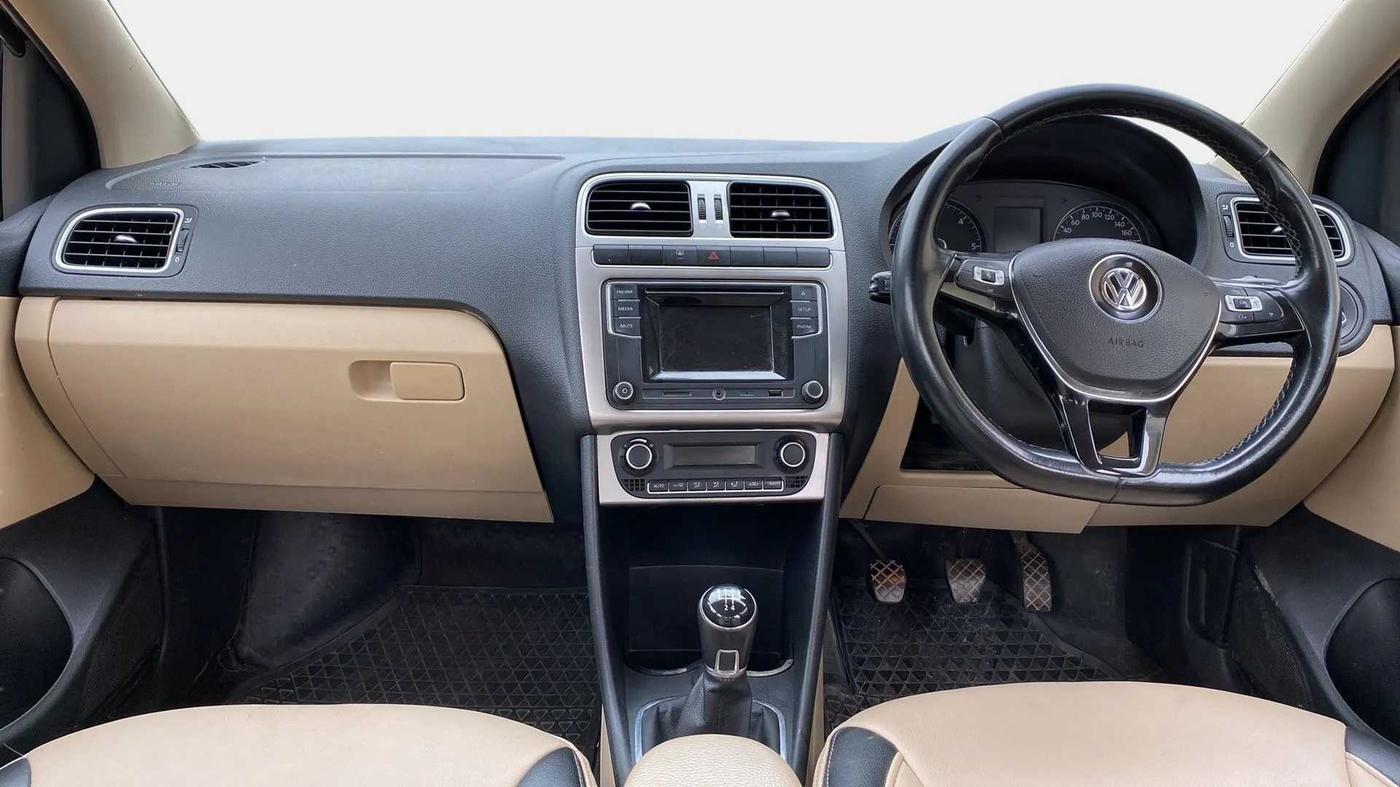 2017 Volkswagen Ameo HIGHLINE1.5L, CNG, Manual, 1,08,064 km, Dashboard
