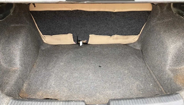 2017 Volkswagen Ameo HIGHLINE1.5L, CNG, Manual, 1,08,064 km, Boot Inside