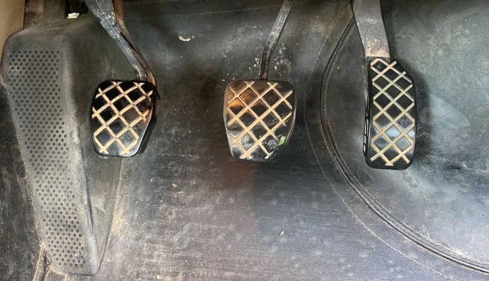 2017 Volkswagen Ameo HIGHLINE1.5L, CNG, Manual, 1,08,064 km, Pedals