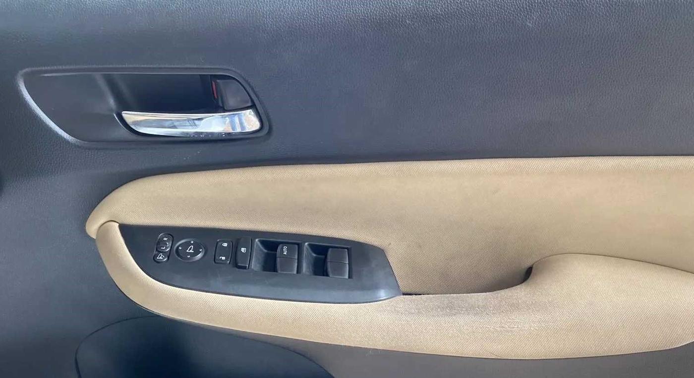 2022 Honda City 1.5L I-VTEC V CVT 5TH GEN, Petrol, Automatic, 29,096 km, Driver Side Door Panels Control