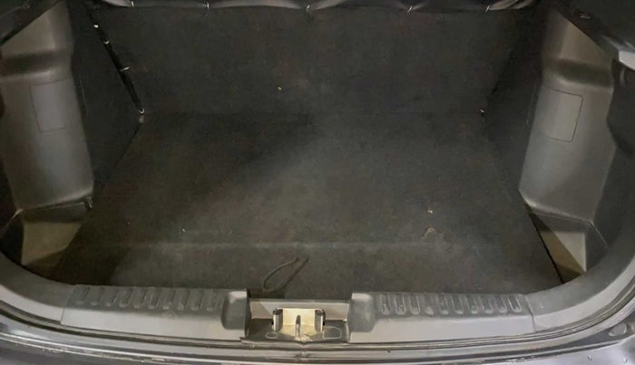 2016 Maruti Vitara Brezza VDI (O), Diesel, Manual, 1,14,019 km, Boot Inside