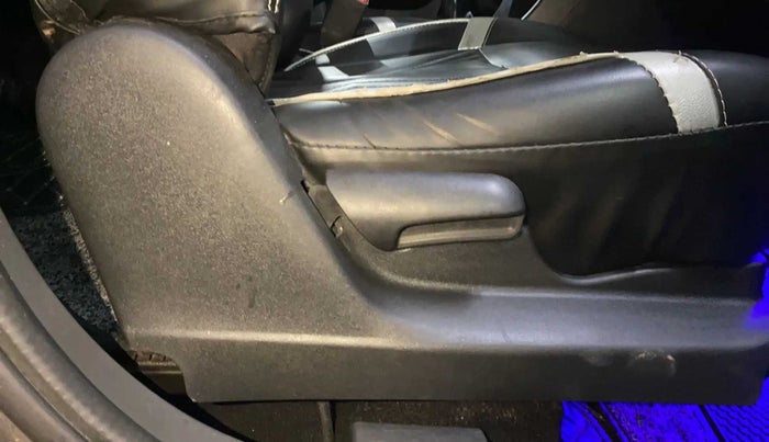 2016 Maruti Vitara Brezza VDI (O), Diesel, Manual, 1,14,019 km, Driver Side Adjustment Panel