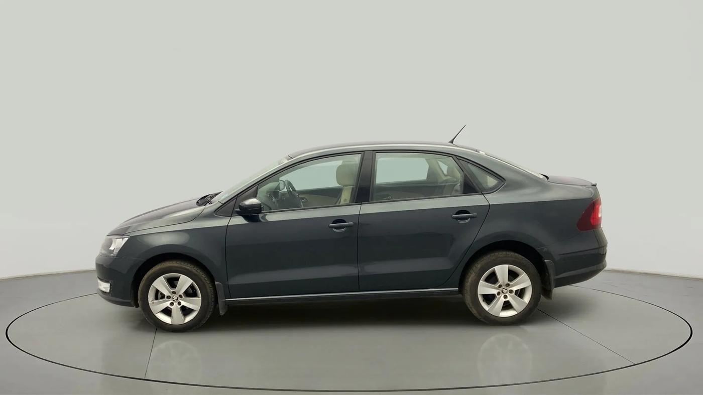 2017 Skoda Rapid AMBITION 1.6 MPI MT, Petrol, Manual, 24,305 km, Left Side