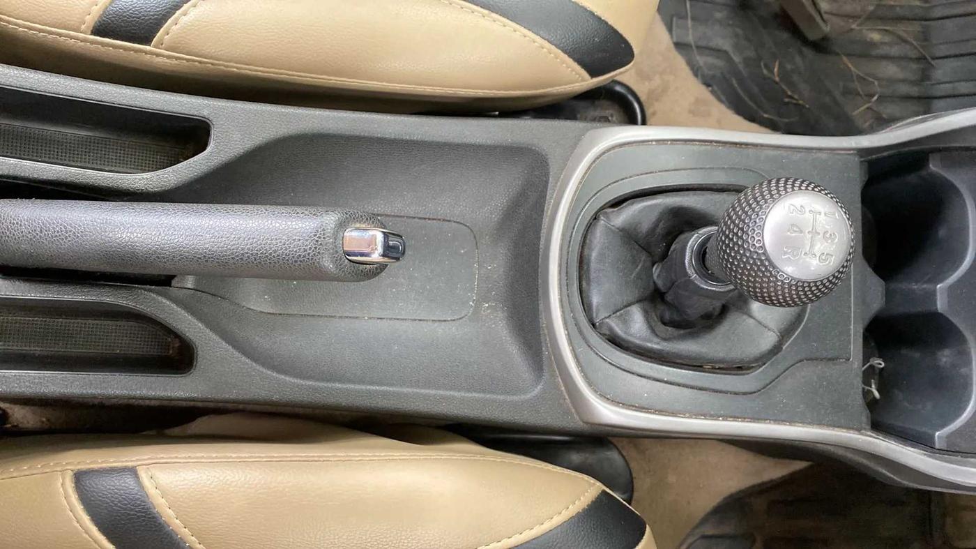2017 Honda City 1.5L I-VTEC V MT, Petrol, Manual, 1,15,479 km, Gear Lever