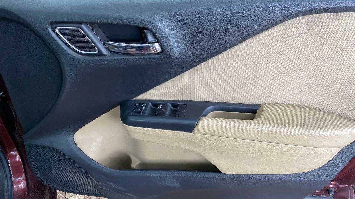 2017 Honda City 1.5L I-VTEC V MT, Petrol, Manual, 1,15,479 km, Driver Side Door Panels Control