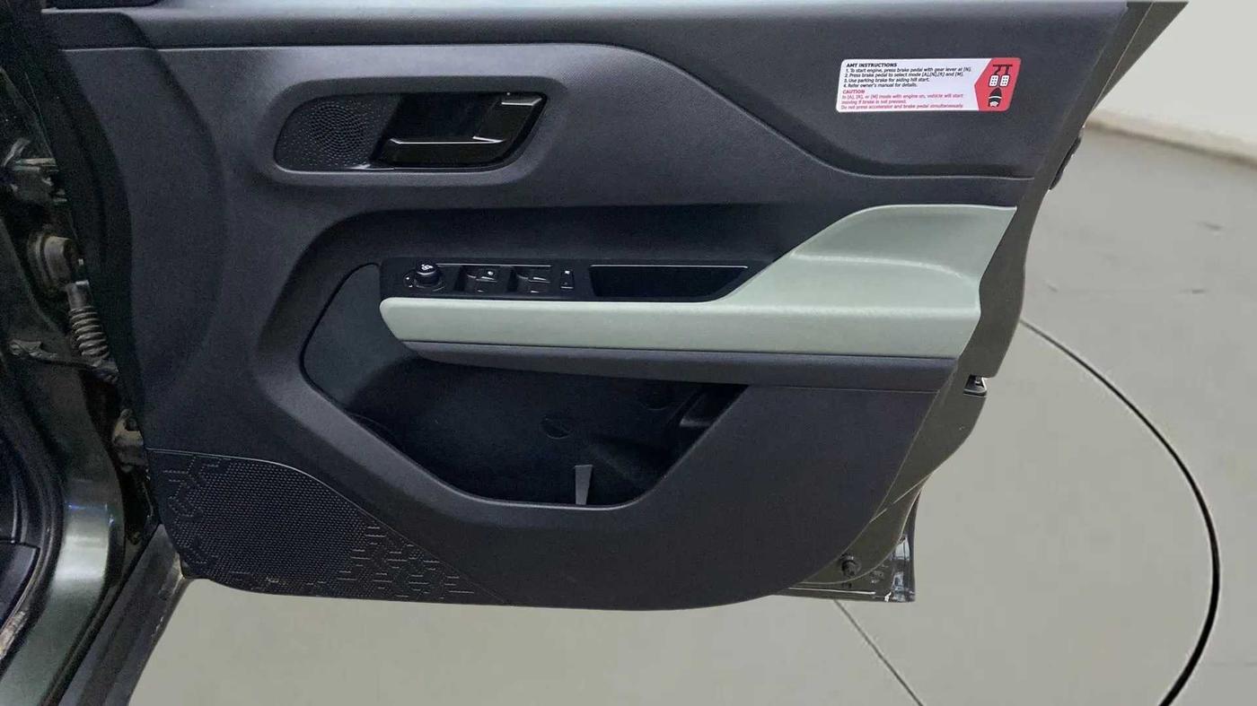 2022 Tata PUNCH  ACCOMPLISHED AMT CAMO EDITION, Petrol, Automatic, 24,589 km, Driver Side Door Panels Control