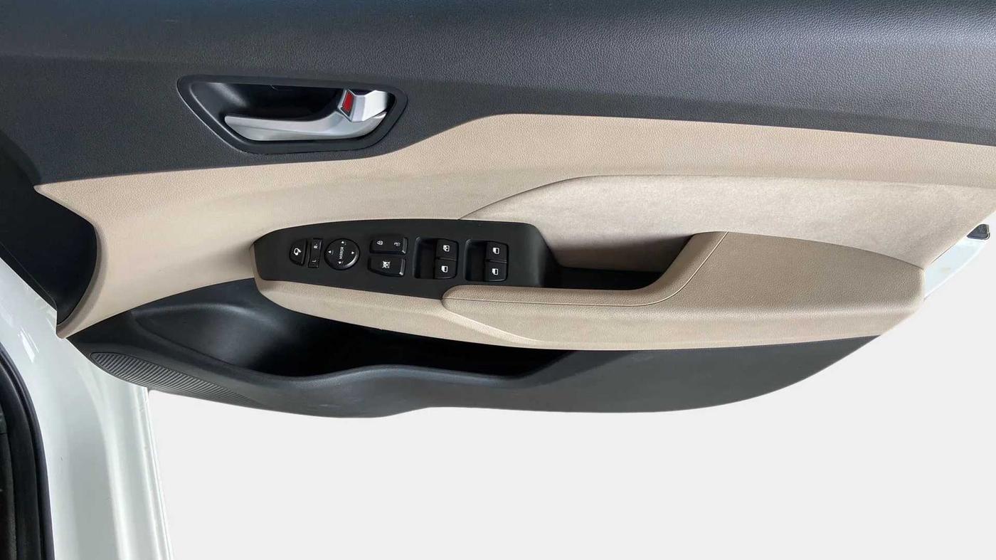 2019 Hyundai Verna 1.6 VTVT SX, Petrol, Manual, 40,668 km, Driver Side Door Panels Control