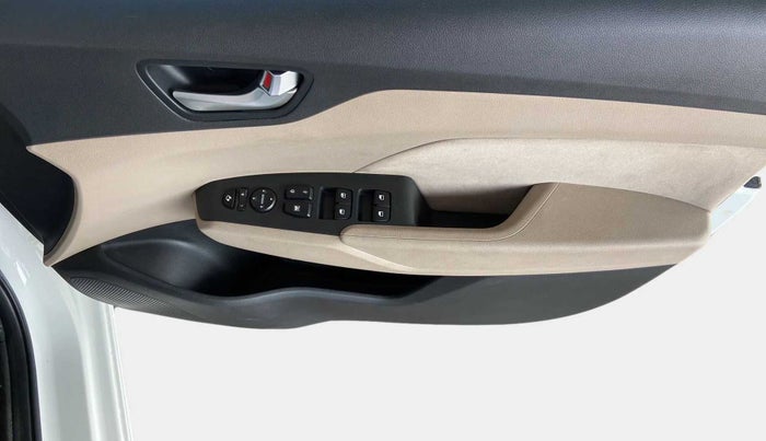 2019 Hyundai Verna 1.6 VTVT SX, Petrol, Manual, 40,668 km, Driver Side Door Panels Control