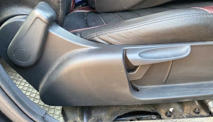 2018 Volkswagen Ameo COMFORTLINE 1.0L, Petrol, Manual, 27,412 km, Driver Side Adjustment Panel